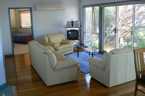 Sandy Point Beach Escape 1 Bedroom Apartment - Suburb Australia 3