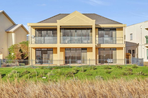 Seaglass - Sellicks Beach - Suburb Australia 3