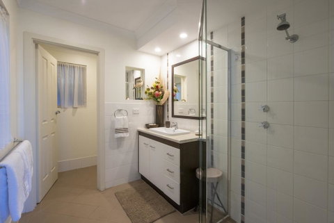 Searenity Holiday Accommodation - Suburb Australia 1