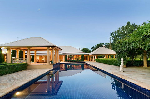 Secret Garden - Suburb Australia 1