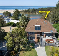 Seven Smiles - riverside location and ocean views - Suburb Australia