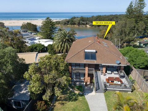 Seven Smiles - Riverside Location And Ocean Views - Suburb Australia 0