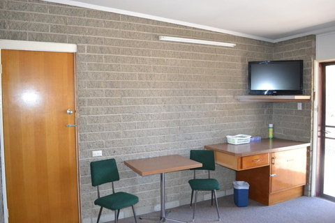 Shamrock Hotel Motel Balranald - Suburb Australia 3