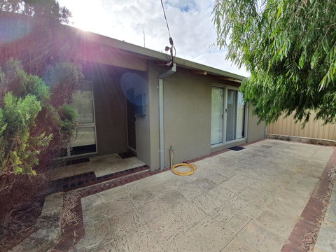 Simo's Place - Suburb Australia 3