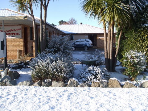 Snowdream Motel - Suburb Australia 0