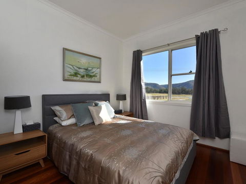 Somerville Wines Farmstay In Broke, Super Cute House On Working Farm. Walk For Miles. - Suburb Australia 3