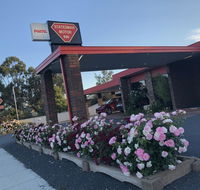 Statesman Motor Inn - Suburb Australia