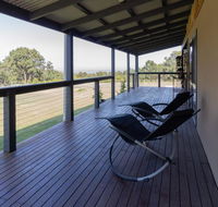 Studio 165 Hidden Gem on 50 acres with bay views - Suburb Australia