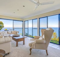 STUNNING CLIFF TOP HOME // POOL  GAMES - Suburb Australia
