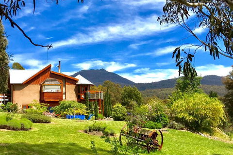 STUNNING HOME WITH AMAZING VIEWS - Just 20 Mins To The City And Only 10 To MONA! - Suburb Australia 1