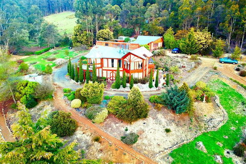 STUNNING HOME WITH AMAZING VIEWS - Just 20 Mins To The City And Only 10 To MONA! - Suburb Australia 2