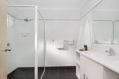 Sunseeker Motor Inn - Suburb Australia 3