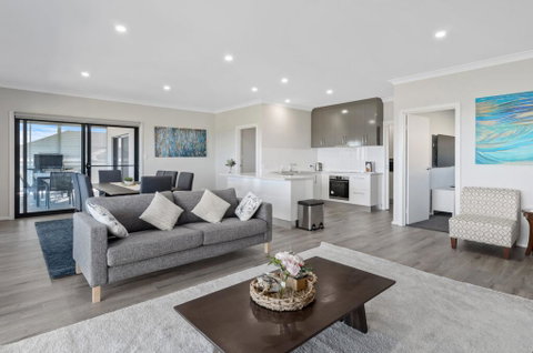 Sunset Horizon At Lady Bay - 8 Huntingdale Drive - Suburb Australia 3