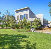 Sunshine Beach House-25 metre walk to the beach - Suburb Australia