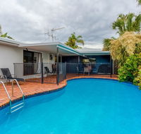 Sunyata Beach House - Rainbow Beach Beachside escape with a pool pet friendly and Wi-Fi - Suburb Australia