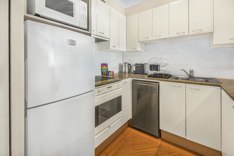 Super Convenient Apartment With Garden Views - Suburb Australia 3