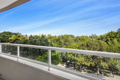 Super Convenient Apartment With Garden Views - Suburb Australia 0