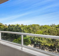 Super Convenient Apartment with Garden Views - Suburb Australia