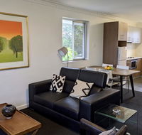Superb 2 BR Apartment Minutes to CBD- Cen8 - Suburb Australia