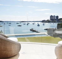Superb 3 bedroom 2 bathroom first level waterfront - Suburb Australia