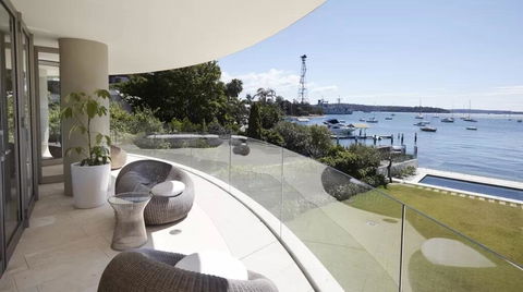 Superb 3 Bedroom, 2 Bathroom First Level Waterfront - Suburb Australia 3