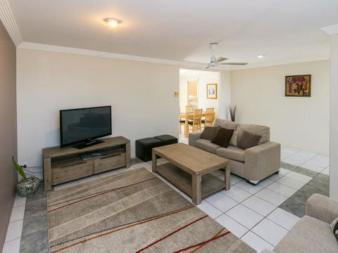 Superb Location - Hervey Bay - Suburb Australia 0