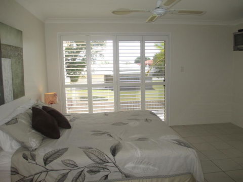 Superb Location - Hervey Bay - Suburb Australia 3