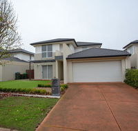 Superb Luxe 5BR housePoint Cook near lake - Suburb Australia