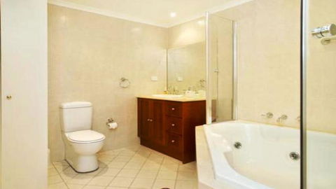 Superior Apartment With Views - Suburb Australia 1