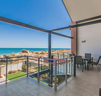 Surf and Sun in Silver Sands - Suburb Australia