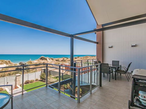 Surf And Sun In Silver Sands - Suburb Australia 0