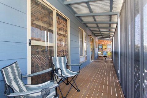 Surf And Sunsets, Beach Holiday Home Mandurah - Suburb Australia 0