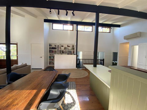 Surf Beach Holiday - Suburb Australia 2