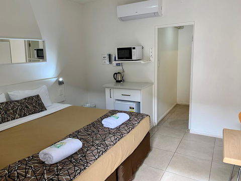 Surf Beach Motel Coffs - Suburb Australia 1