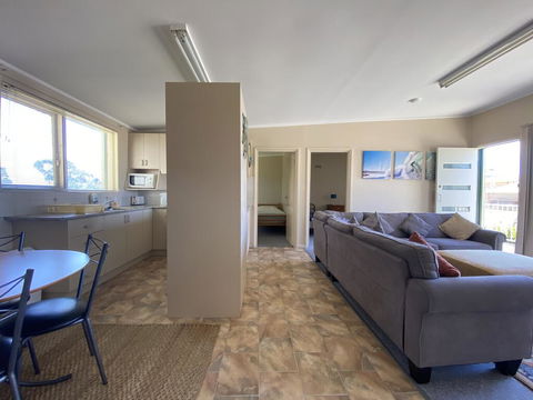 Surf Beach Sanctuary - Suburb Australia 3