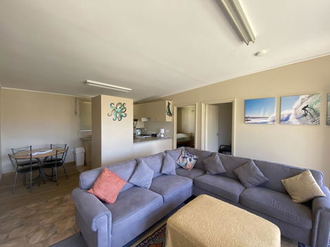 Surf Beach Sanctuary - Suburb Australia 1