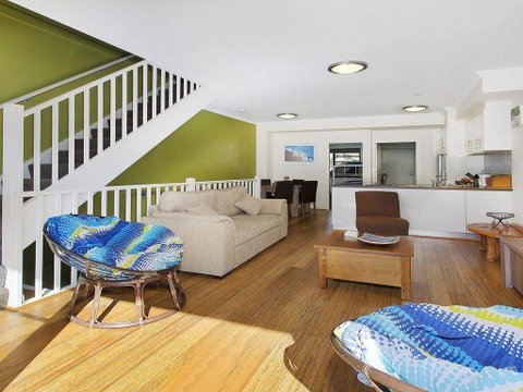 Surf Beach Townhouse - Suburb Australia 3