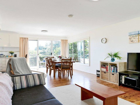 Surf Beach Views - Quiet Position, Close To Beach - Suburb Australia 3