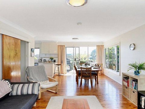 Surf Beach Views - Quiet Position, Close To Beach - Suburb Australia 2