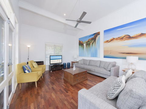 Surf Break - Fingal Bay - Suburb Australia 3