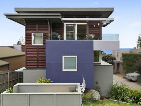 SURF CENTRAL - Wifi, Double Garage & Smack Bang In The Middle Of Town - Suburb Australia 0