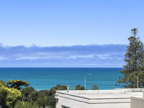 SURF CENTRAL - Wifi, Double Garage & Smack Bang In The Middle Of Town - Suburb Australia 3