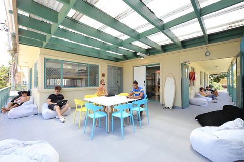 Surf Inn - Suburb Australia 3