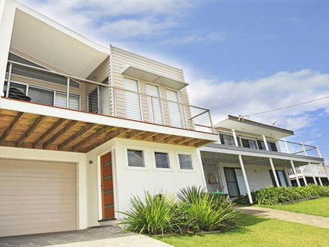 Surf Mist - Contemporary Seaside Duplex - Suburb Australia 0