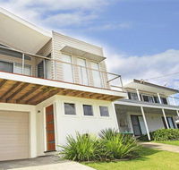 Surf Mist - contemporary seaside duplex - Suburb Australia