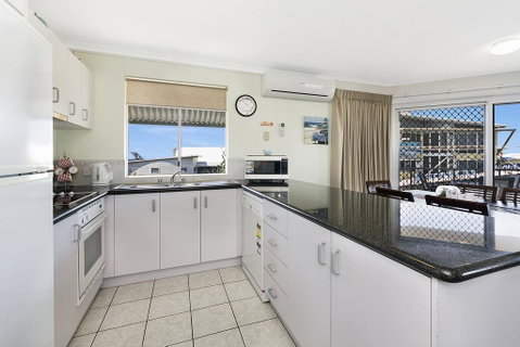 Surfcomber On The Beach - Suburb Australia 2