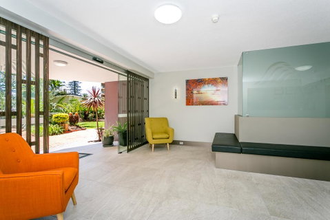 Surfers Beachside Holiday Apartments - Suburb Australia 2