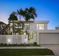 Surfers Paradise Holiday Home Almalfi Drive - Suburb Australia