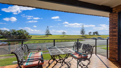 Surfspray 3 - Pebbly Beach - Suburb Australia 2