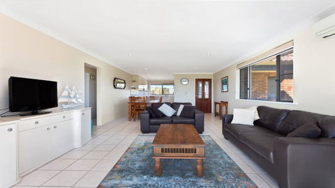 Surfspray 3 - Pebbly Beach - Suburb Australia 1